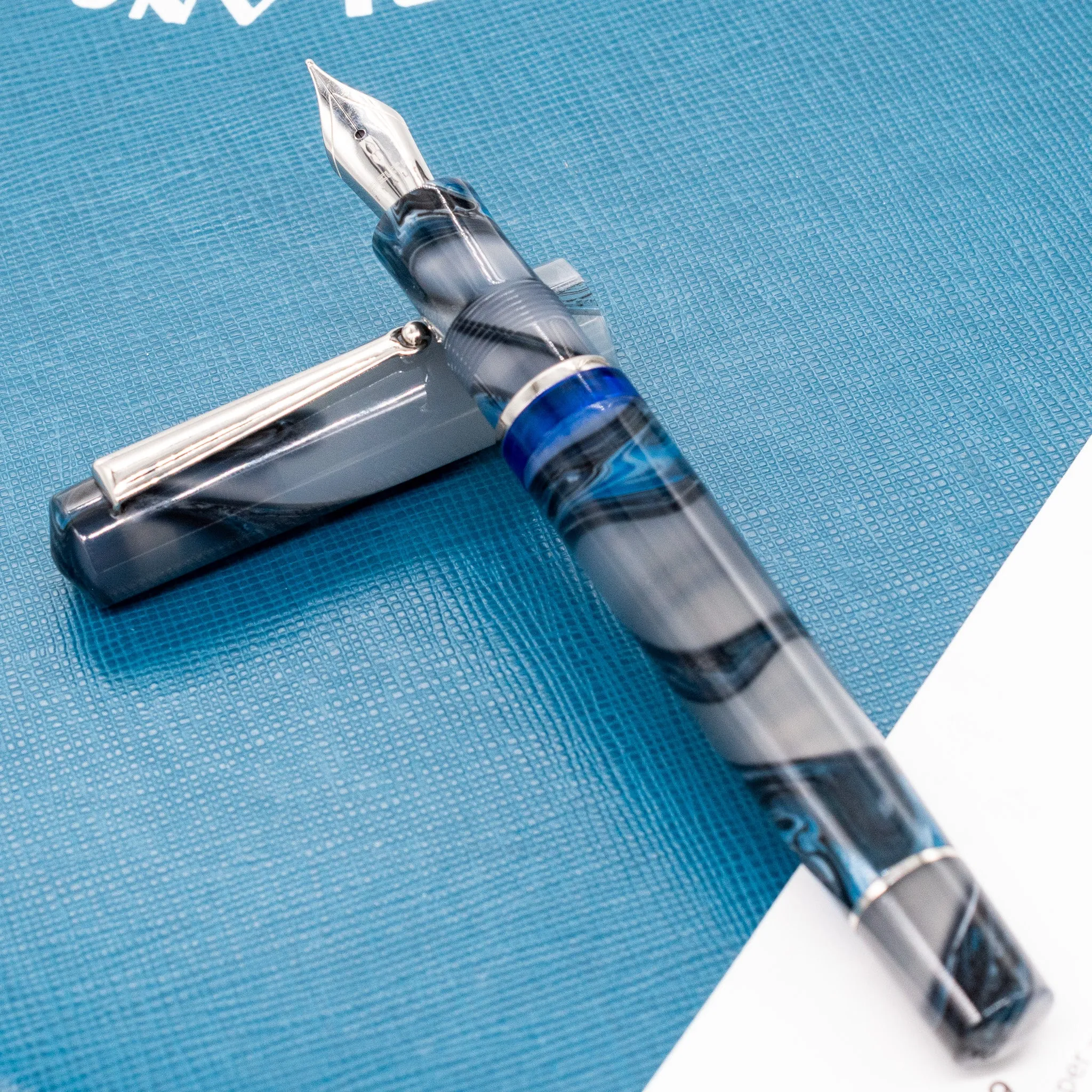 Delta Duna Fountain Pen - Grey Reflex with Palladium Trim